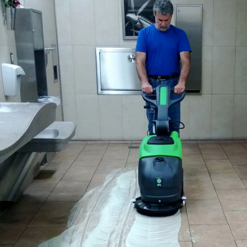 IPC Eagle CT15B Battery Powered Compact 14" Auto Floor Scrubber w/ Brush - 4 Gallons - Image 2