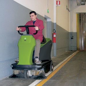 IPC Eagle 1050 Battery Powered Rider Warehouse Vacuum Sweeper - 42" Sweeping Path - Image 5