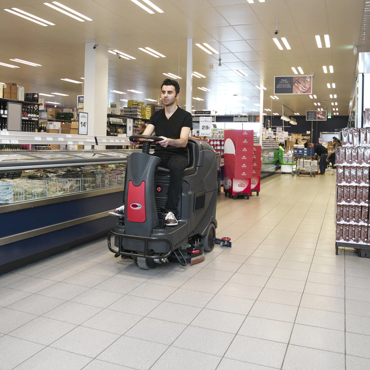 Viper AS850R 32" Rider Automatic Floor Scrubber - 32 Gallons - Image 4